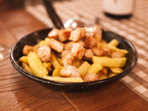 Cervecería El Transporte: Un Clásico de Gijón con Las Mejores Sartenes de Tapas